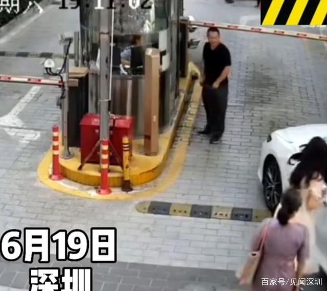 又是油門(mén)當剎車(chē)，深圳女司機剛啟動(dòng)就撞翻崗亭，女保安員骨折受傷