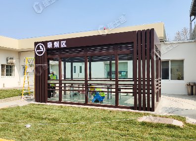 捷士通設計和生產(chǎn)的吸煙亭適用于工廠(chǎng)內部，為員工提供一個(gè)方便的吸煙場(chǎng)所