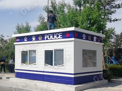 捷士通生產(chǎn)的公園治安崗亭是專(zhuān)為繁華公園設計的，旨在提供一個(gè)安全、便捷的